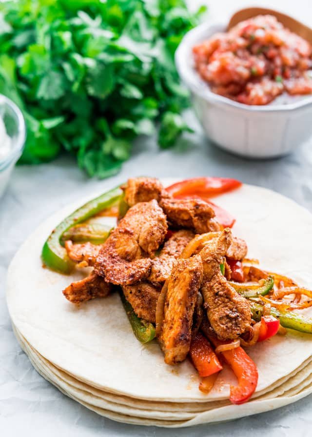 sách nuôi gà đá,Giới Thiệu